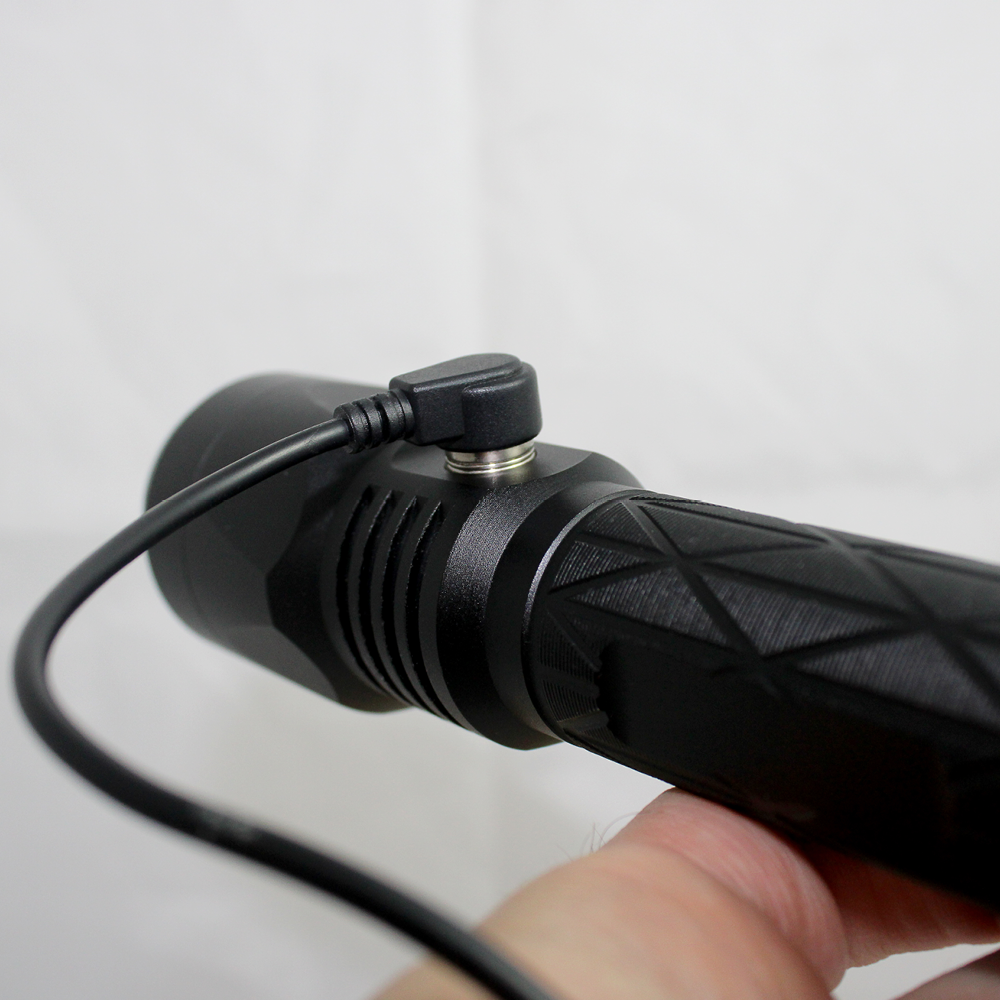 HIGH POWERED FLASHLIGHT